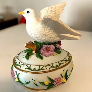 Heritage House Music Box White Dove on Flowers The Way We Were Resin.